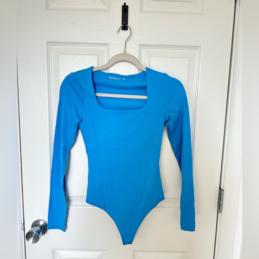 ABERCROMBIE SQUARE NECK SEAMLESS BODY SUIT